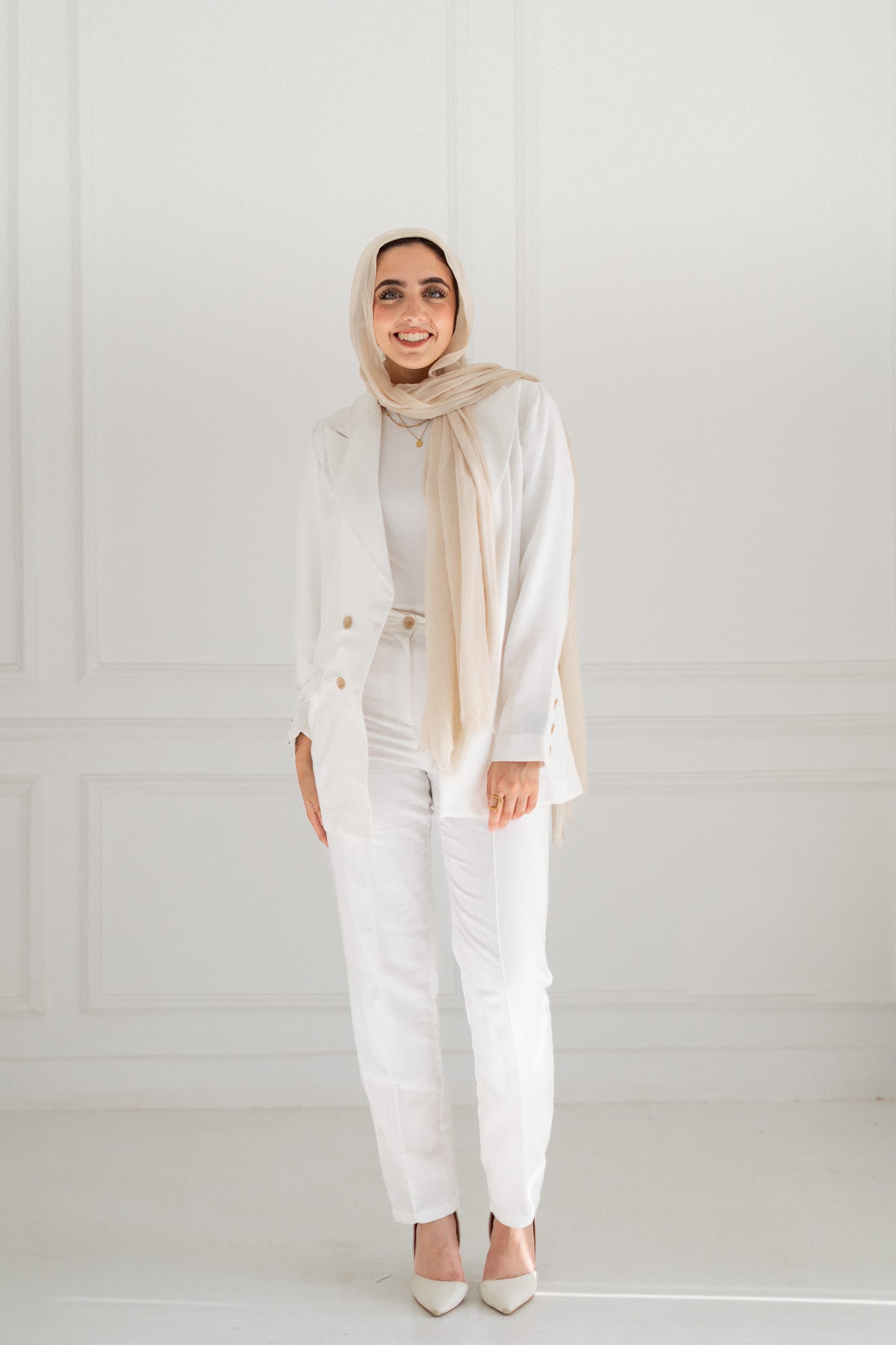 Nazly Set in White