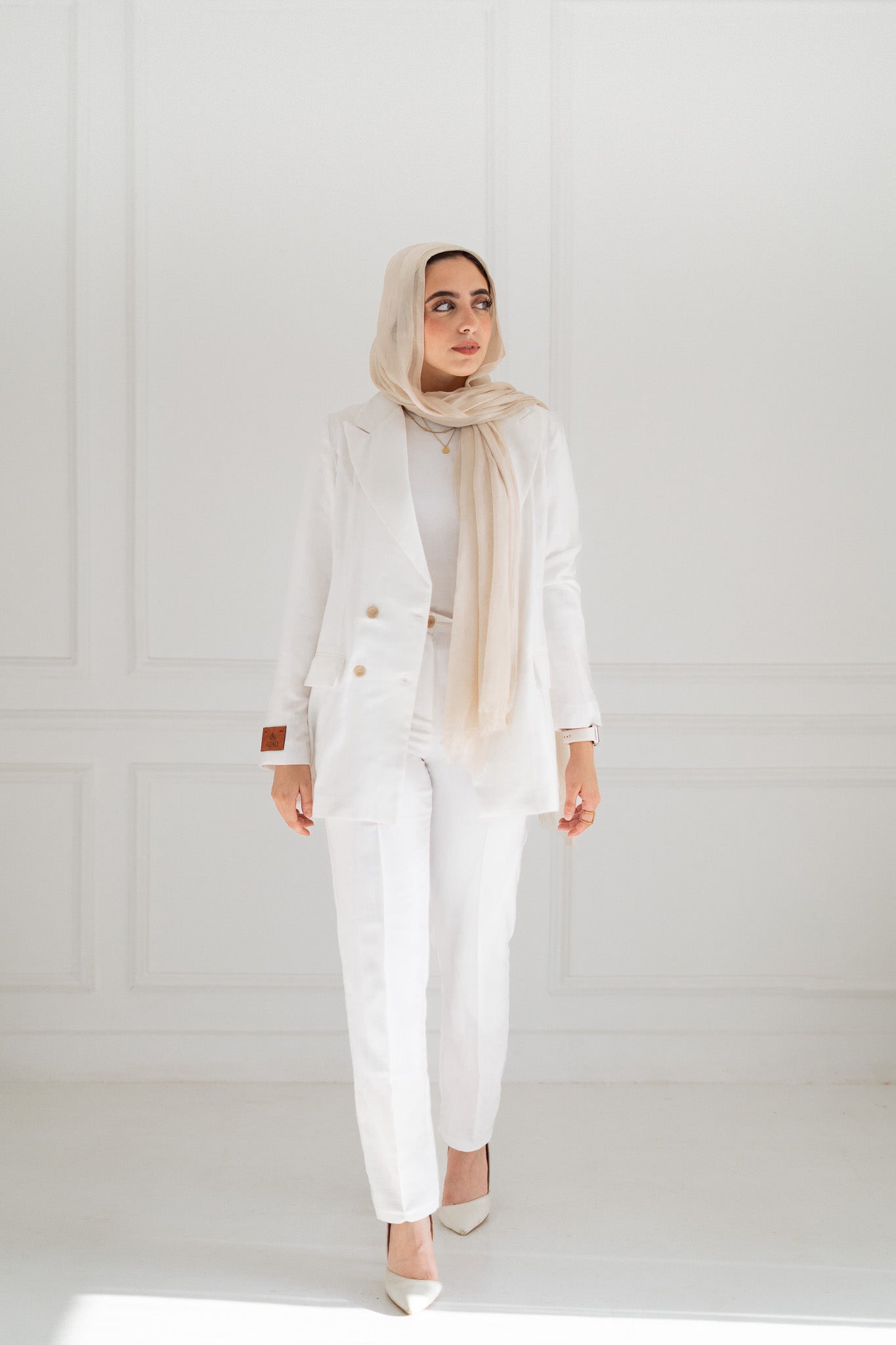 Nazly Set in White