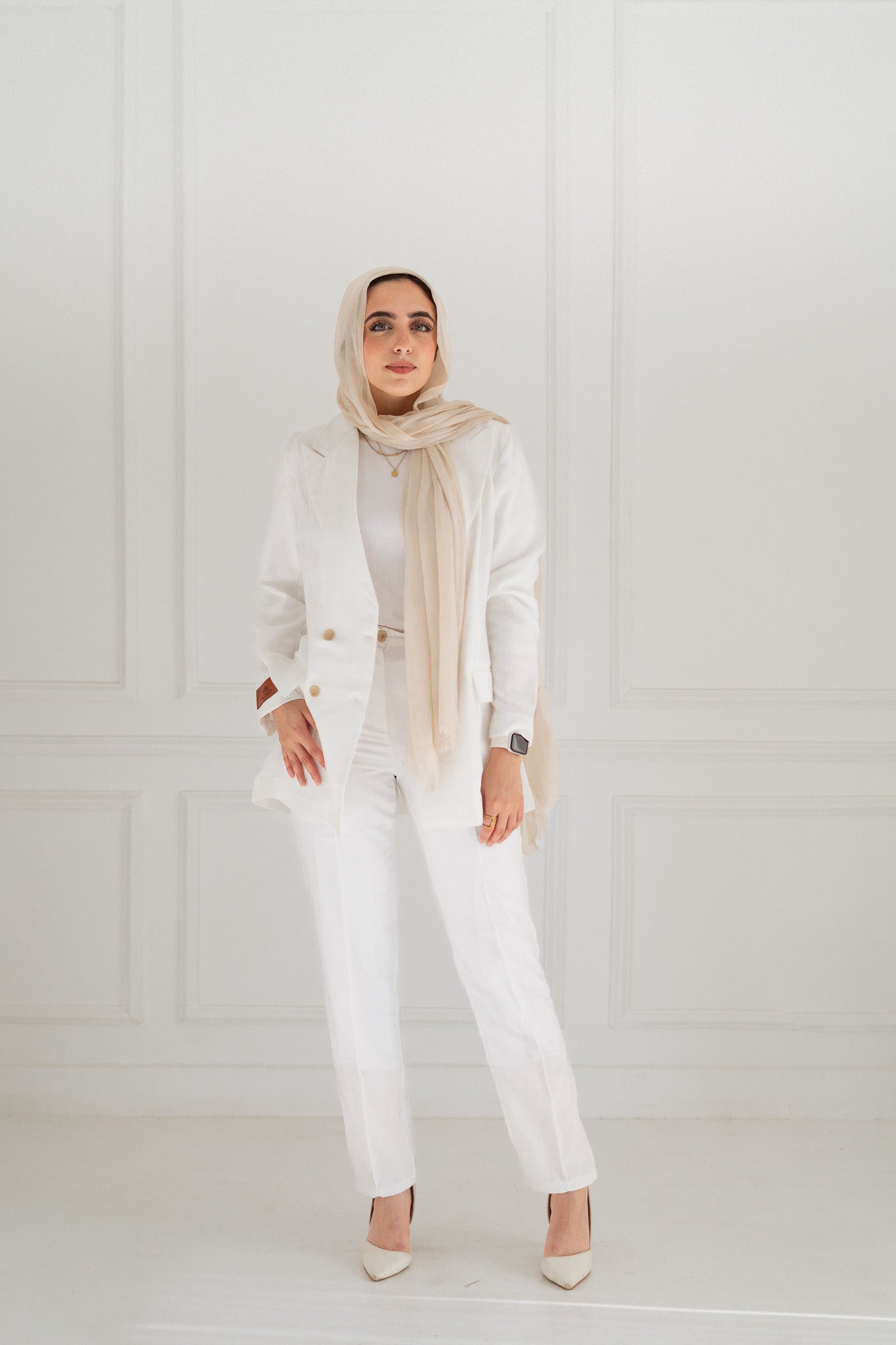 Nazly Set in White